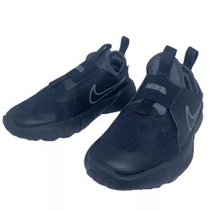 Nike Flex Runner 2 Boys Size 11c Black Gray Running Shoes Sneakers tennis shoes